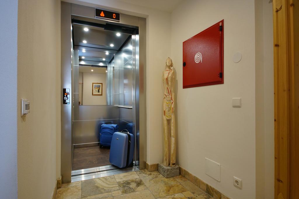 فندق Garni Tofana كورفارا إنْ بادِيا المظهر الخارجي الصورة